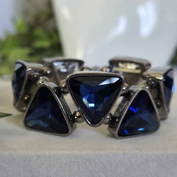 Silver and Sapphire Blue Triangle Crystal Stone Stretch Bracelet - Picture 4 of 10